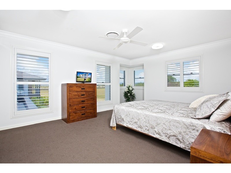 45 Sickle Avenue, Hope Island QLD 4212