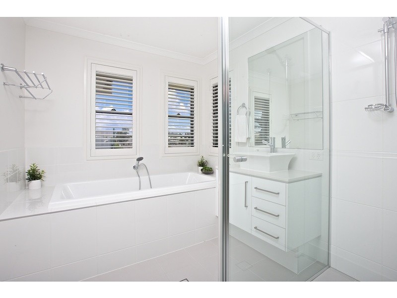 45 Sickle Avenue, Hope Island QLD 4212