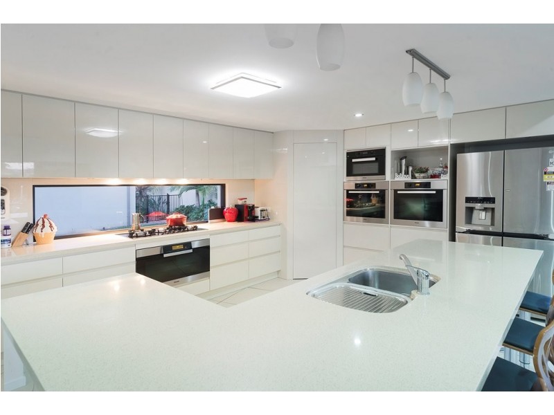 2136 Beaufort Way, Hope Island QLD 4212