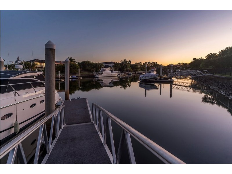 2136 Beaufort Way, Hope Island QLD 4212