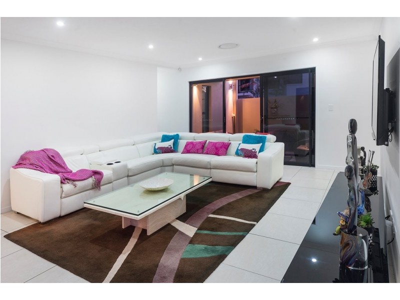 2136 Beaufort Way, Hope Island QLD 4212