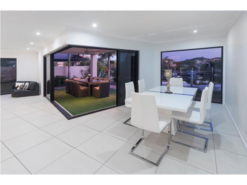 2136 Beaufort Way, Hope Island QLD 4212