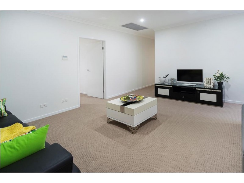 2136 Beaufort Way, Hope Island QLD 4212