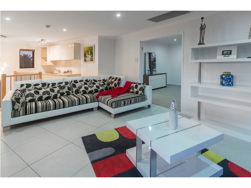 2136 Beaufort Way, Hope Island QLD 4212