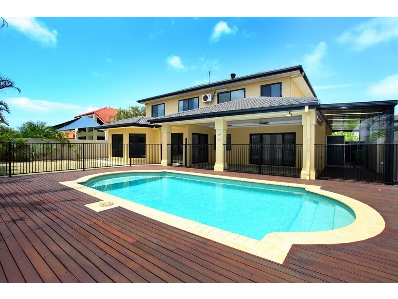 17 Calmwater Crescent, Helensvale QLD 4212