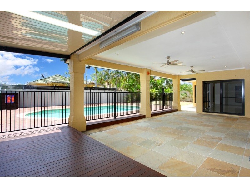 17 Calmwater Crescent, Helensvale QLD 4212