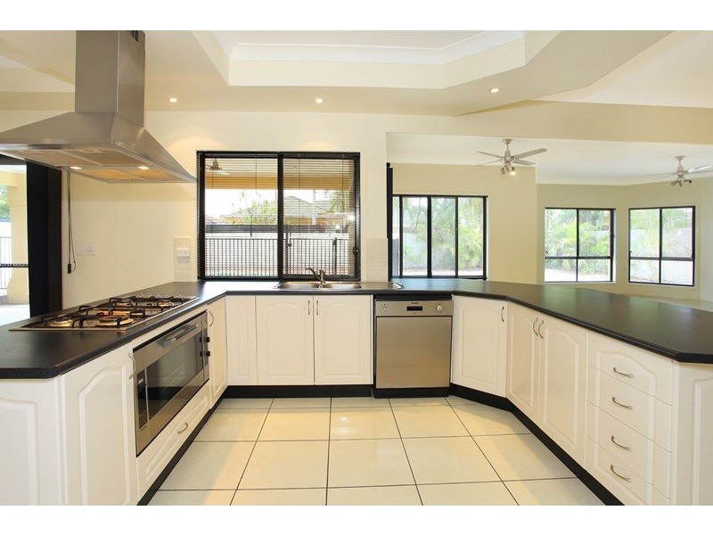 17 Calmwater Crescent, Helensvale QLD 4212