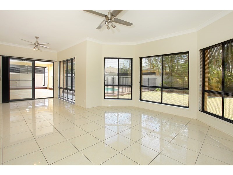 17 Calmwater Crescent, Helensvale QLD 4212