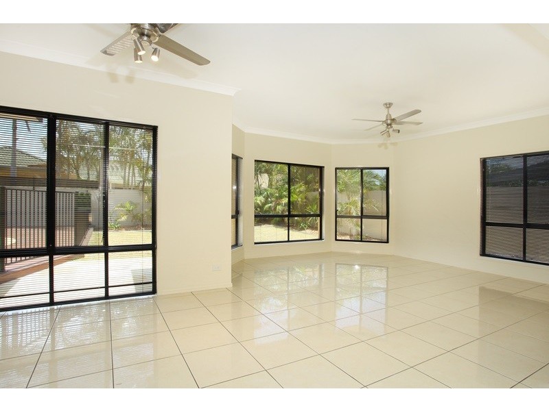 17 Calmwater Crescent, Helensvale QLD 4212