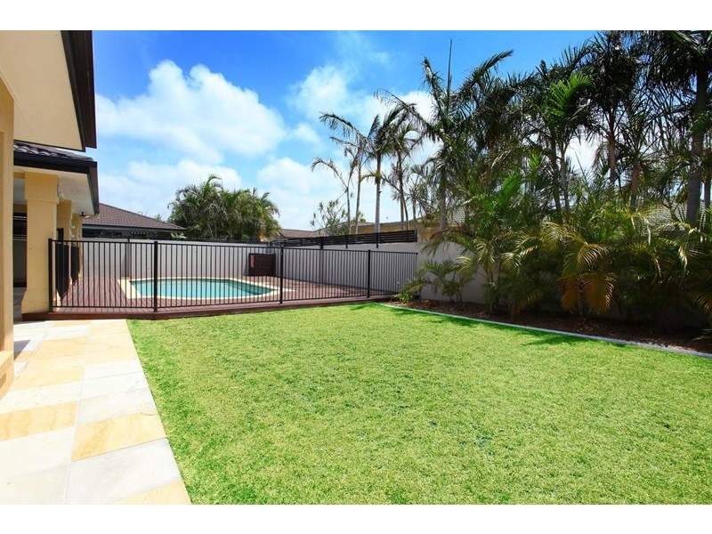 17 Calmwater Crescent, Helensvale QLD 4212
