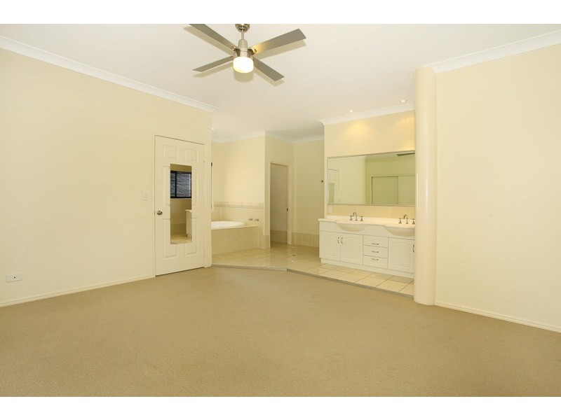 17 Calmwater Crescent, Helensvale QLD 4212