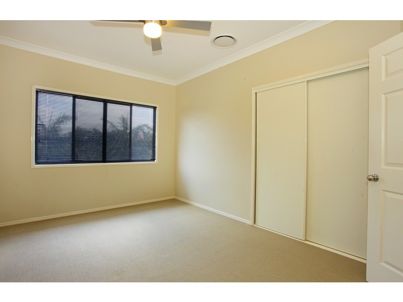 17 Calmwater Crescent, Helensvale QLD 4212