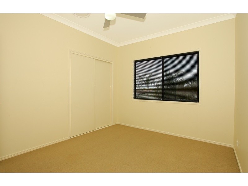 17 Calmwater Crescent, Helensvale QLD 4212