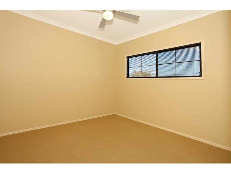 17 Calmwater Crescent, Helensvale QLD 4212