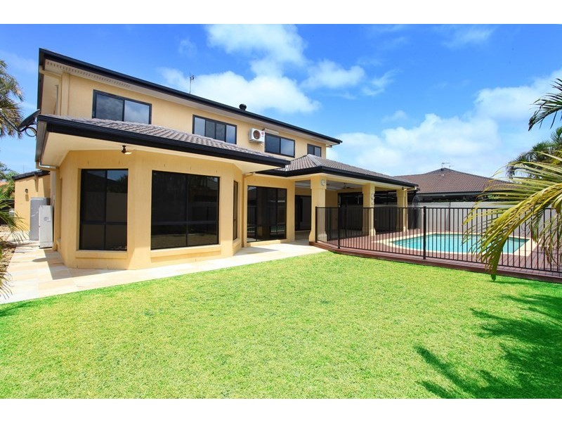 17 Calmwater Crescent, Helensvale QLD 4212