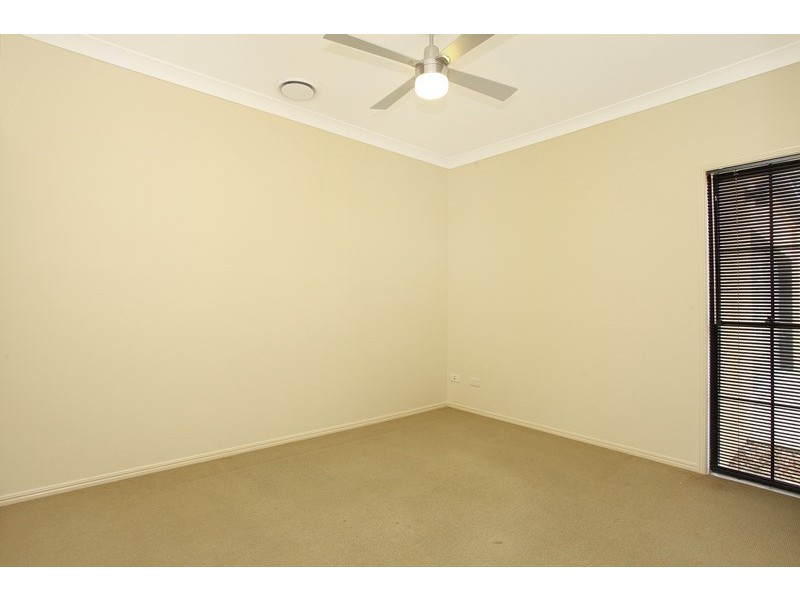 17 Calmwater Crescent, Helensvale QLD 4212