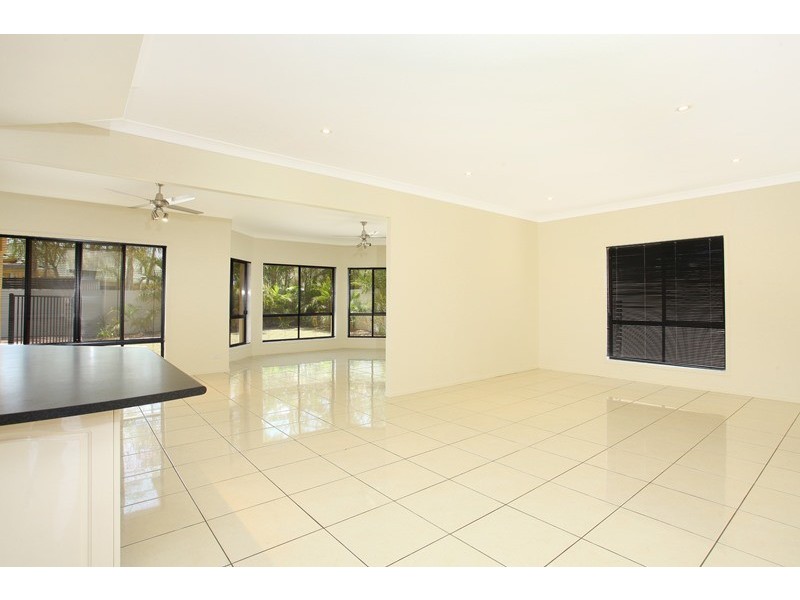 17 Calmwater Crescent, Helensvale QLD 4212
