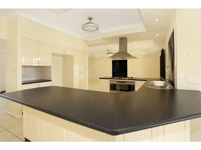 17 Calmwater Crescent, Helensvale QLD 4212