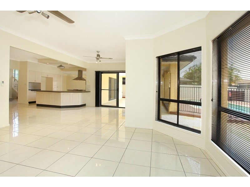 17 Calmwater Crescent, Helensvale QLD 4212