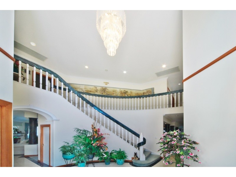 1153 Rosebank Way West, Hope Island QLD 4212
