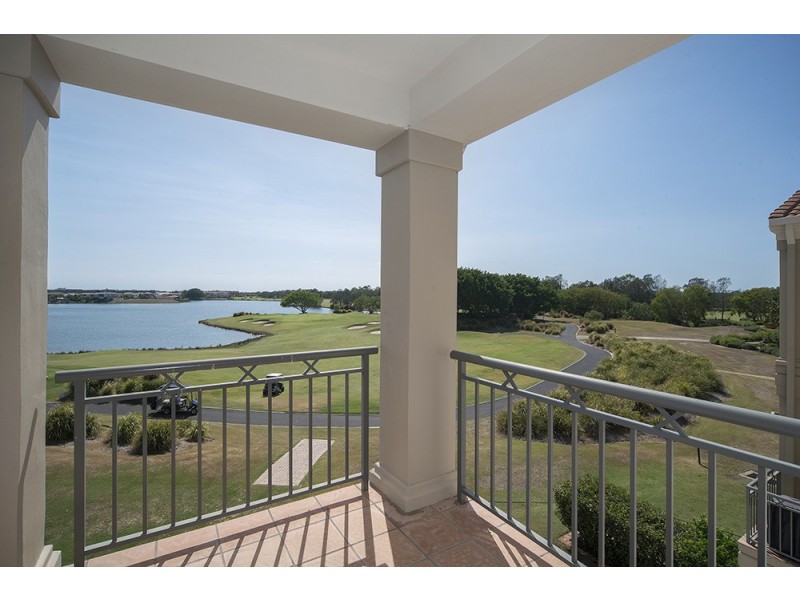 8341 Magnolia Drive East, Hope Island QLD 4212