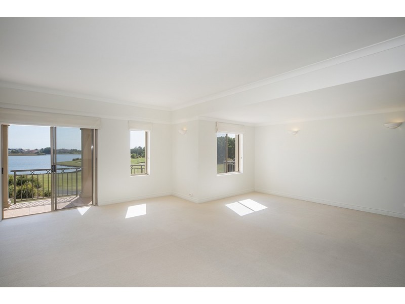 8341 Magnolia Drive East, Hope Island QLD 4212