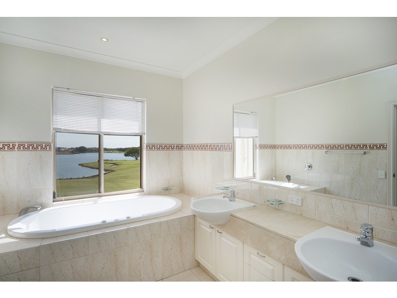 8341 Magnolia Drive East, Hope Island QLD 4212