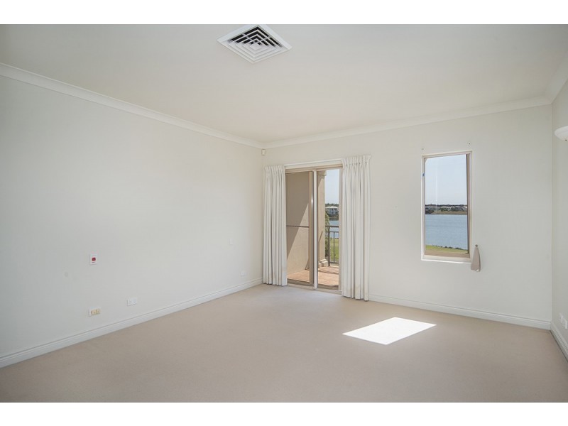 8341 Magnolia Drive East, Hope Island QLD 4212