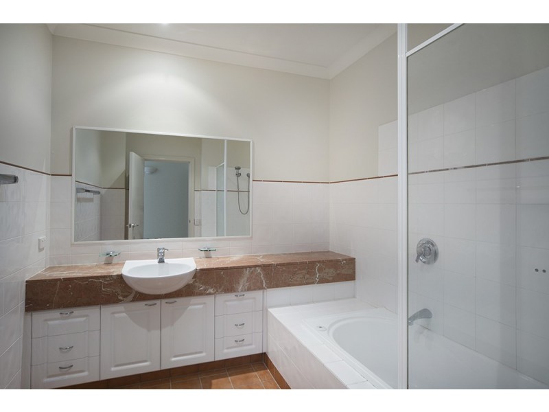 8341 Magnolia Drive East, Hope Island QLD 4212