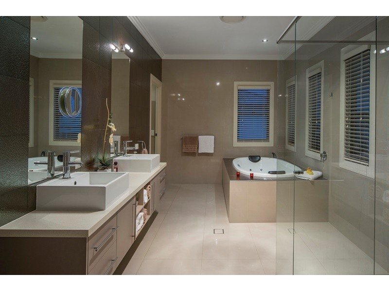 2830 Gracemere Circuit East, Hope Island QLD 4212