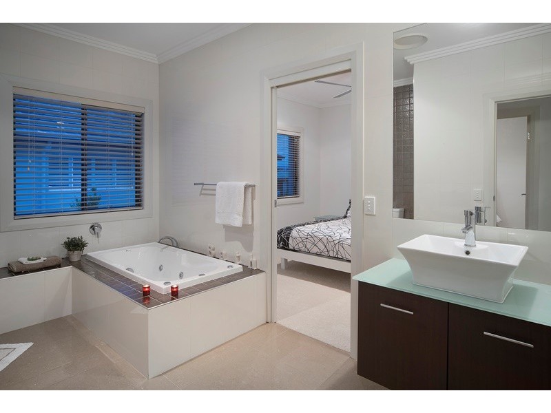 2830 Gracemere Circuit East, Hope Island QLD 4212
