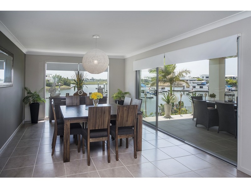 16 Onshore Place, Helensvale QLD 4212