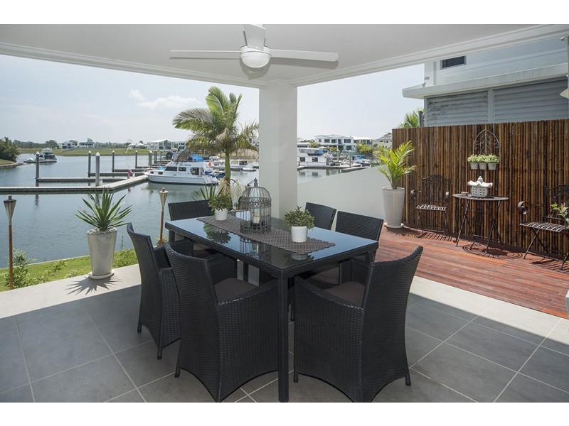 16 Onshore Place, Helensvale QLD 4212