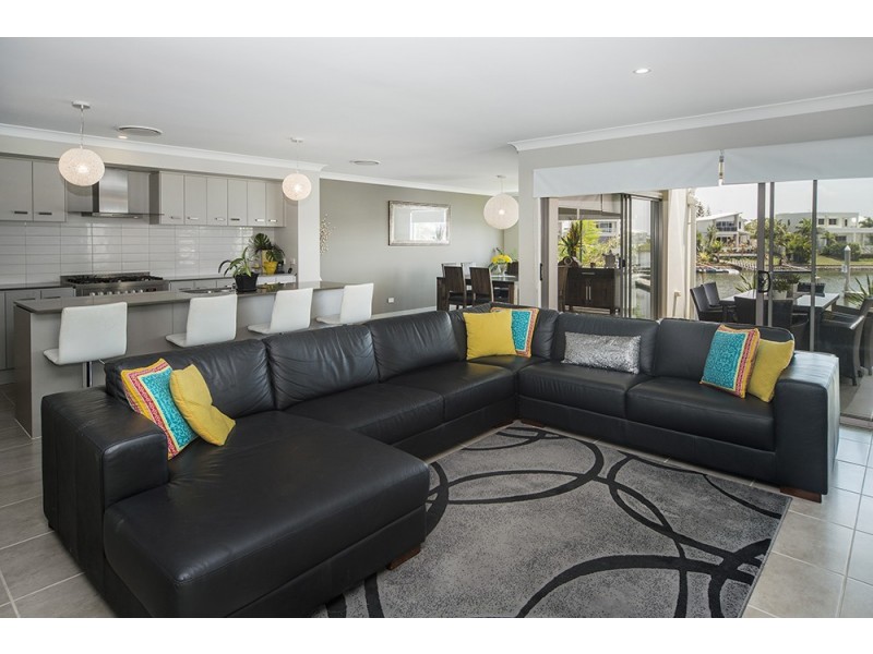 16 Onshore Place, Helensvale QLD 4212