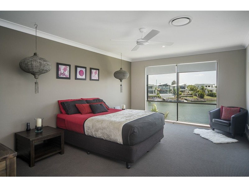 16 Onshore Place, Helensvale QLD 4212