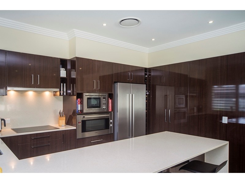 2837 Wylarah Way, Hope Island QLD 4212