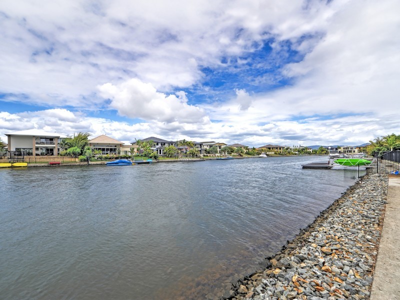 26 Parkview Place, Helensvale QLD 4212