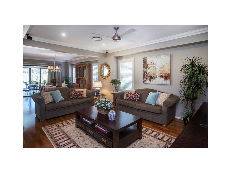 9135 Peter Senior Drive, Hope Island QLD 4212