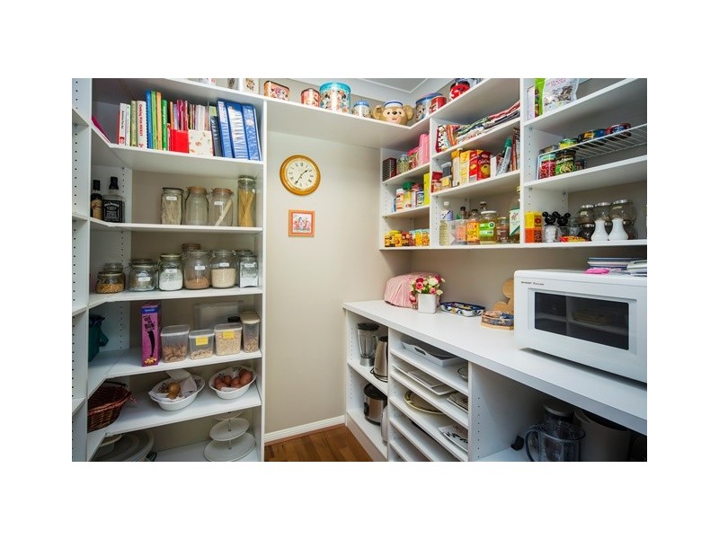 9135 Peter Senior Drive, Hope Island QLD 4212