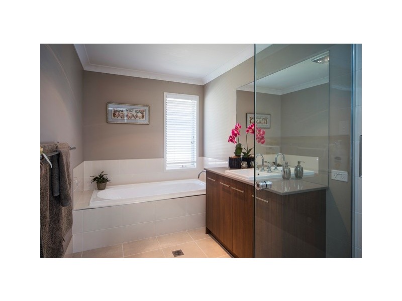 9135 Peter Senior Drive, Hope Island QLD 4212