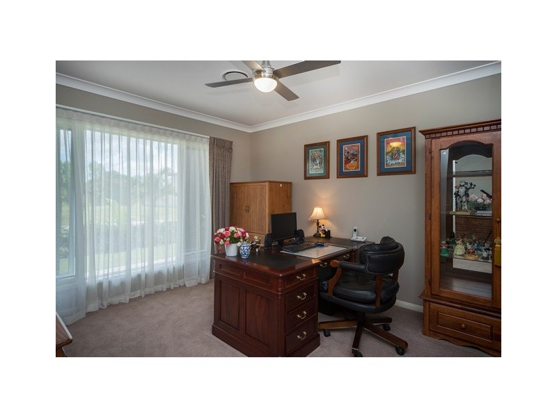 9135 Peter Senior Drive, Hope Island QLD 4212