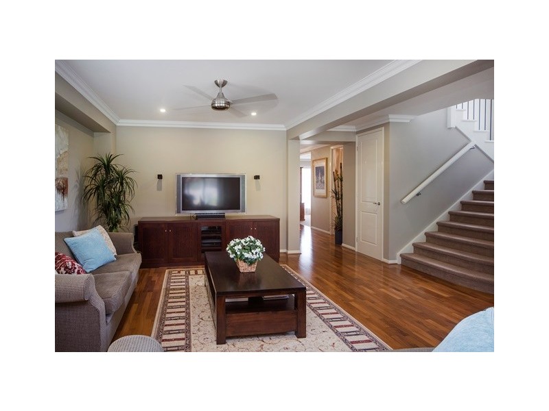 9135 Peter Senior Drive, Hope Island QLD 4212