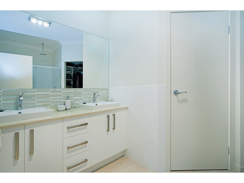 2572 Cressbrook Drive, Hope Island QLD 4212