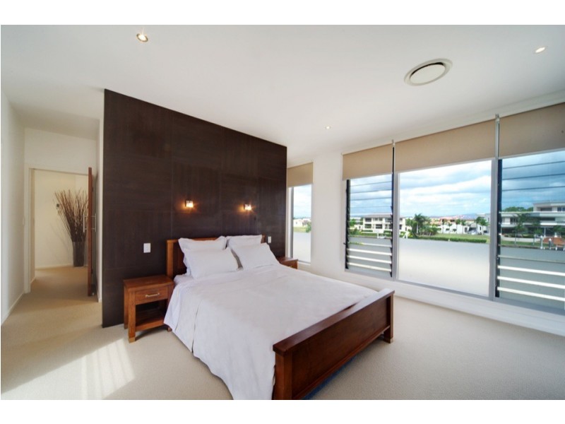 1671 Riverdale Drive, Hope Island QLD 4212