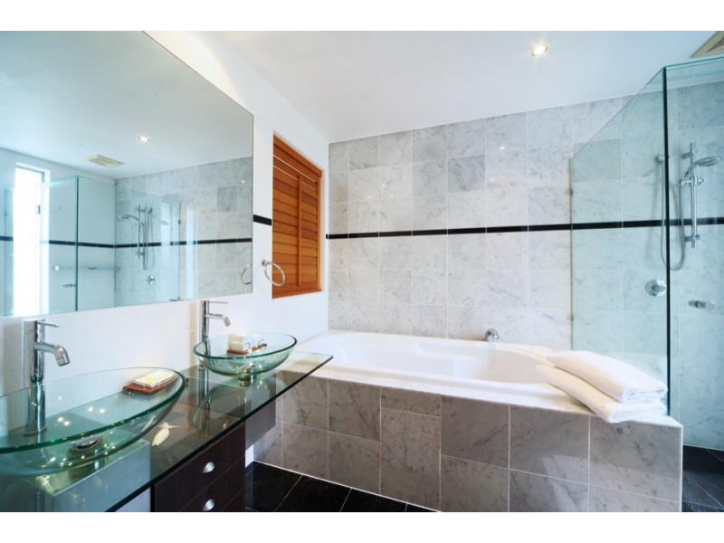 1671 Riverdale Drive, Hope Island QLD 4212