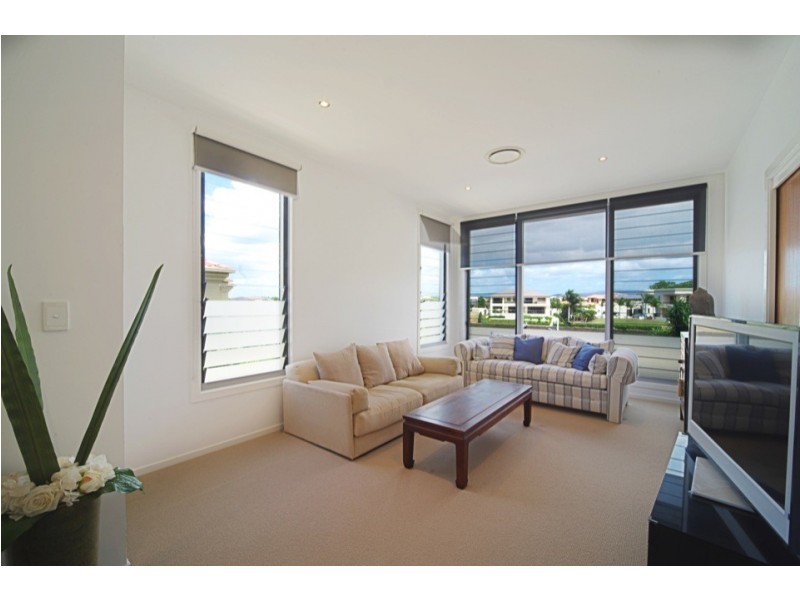 1671 Riverdale Drive, Hope Island QLD 4212