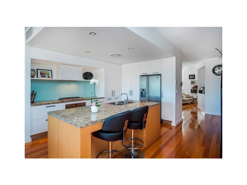 6034 Lucerne Cct, Hope Island QLD 4212