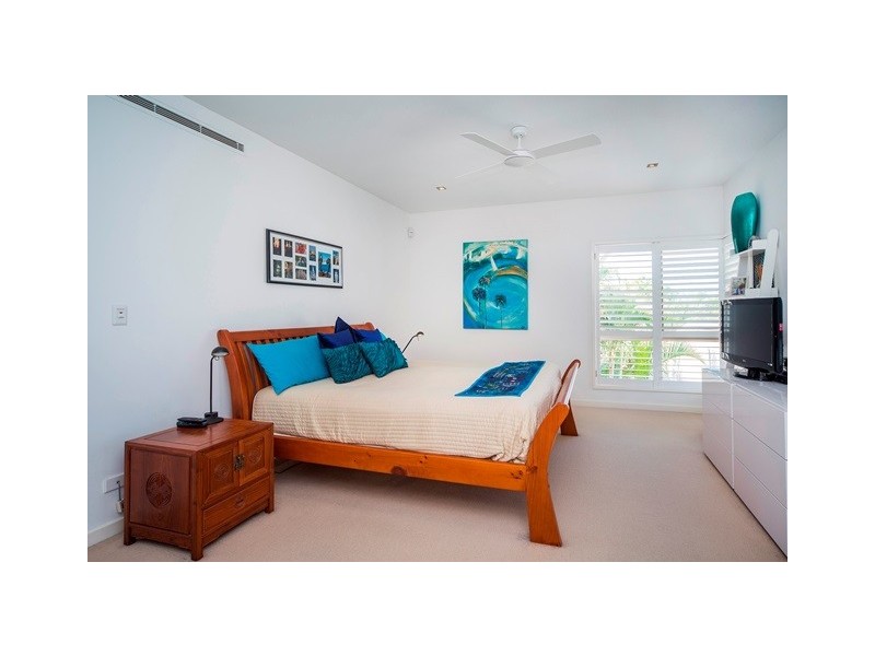 6034 Lucerne Cct, Hope Island QLD 4212