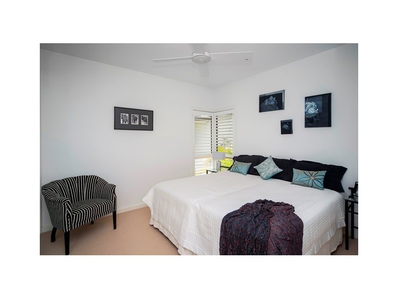 6034 Lucerne Cct, Hope Island QLD 4212
