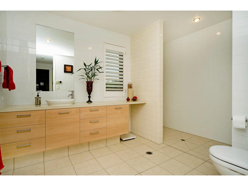 6034 Lucerne Cct, Hope Island QLD 4212